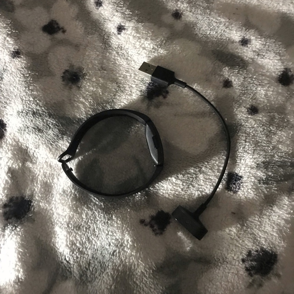 Fitbit Alta - Picture 3 of 3